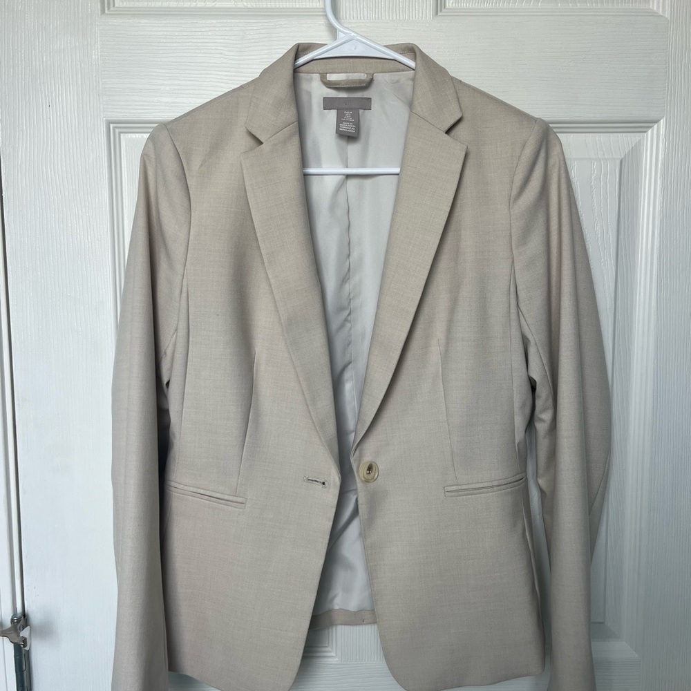 H&M Women’s Fitted Light Beige Blazer
